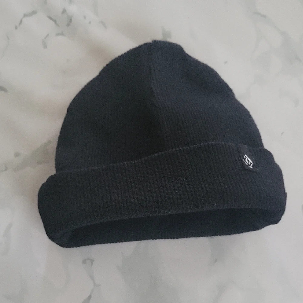 Volcom Black Ribbed Baby Beanie - Picture 1 of 3